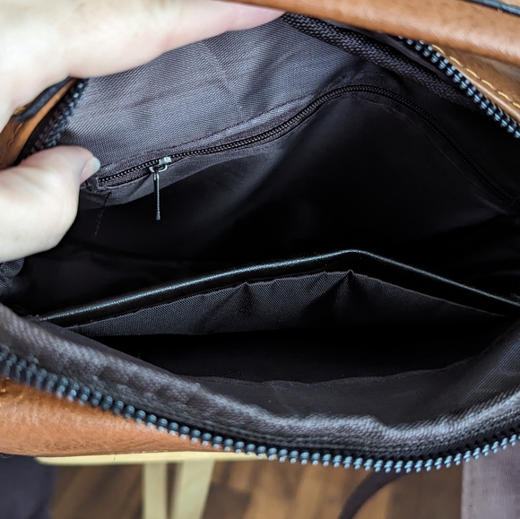 Weixer Crossbody Bag. New Without Tags - Picture 5 of 10